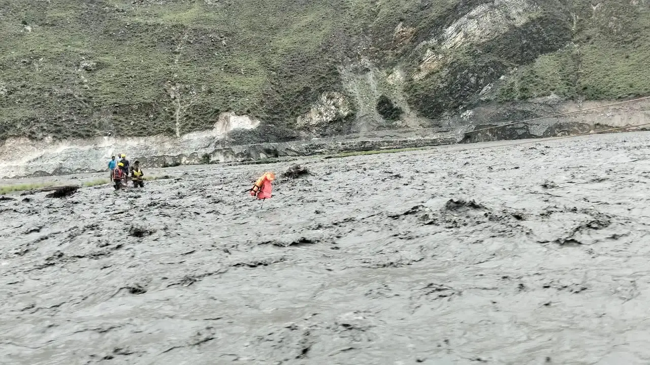 ठूलीभेरी नदीबाट ४ जनाको सकुशल उद्धार